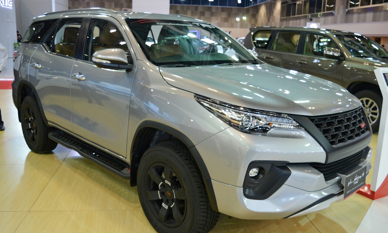 Hé lộ thông số kỹ thuật và trang bị của Toyota Fortuner 2016