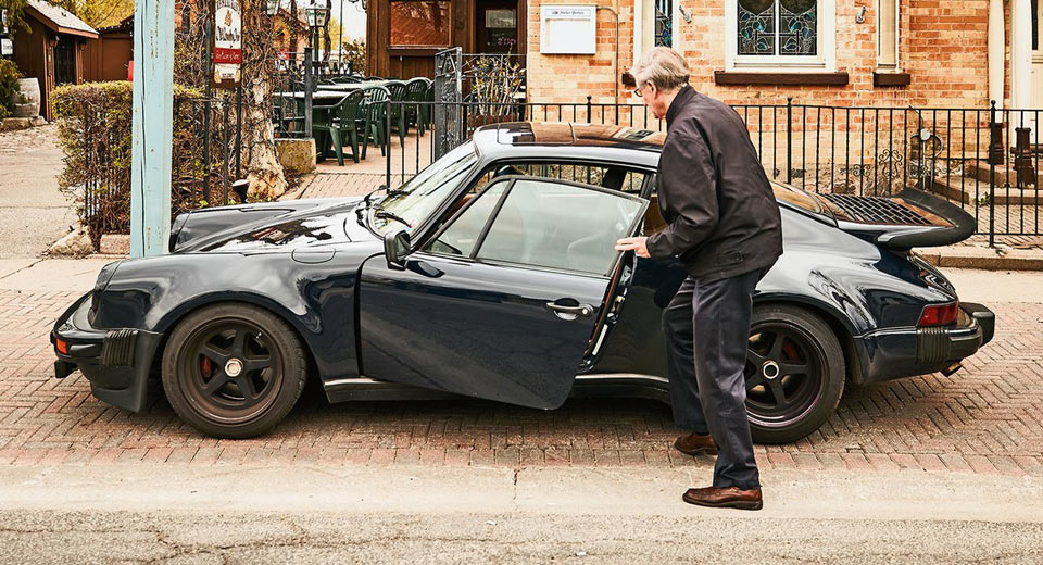 Người đàn ông lái Porsche 911 suốt 42 năm và hơn 1 triệu cây số –  