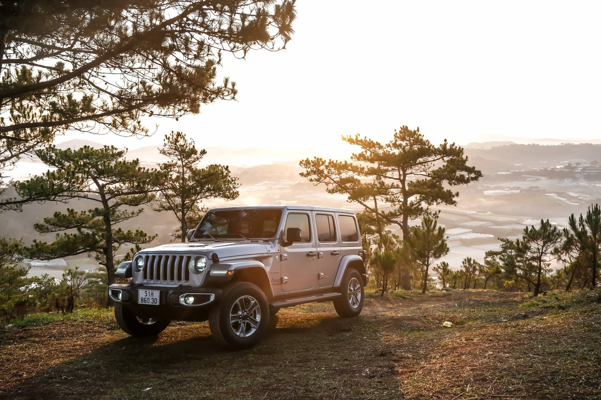 Đánh giá Jeep Wrangler 2021 – chất 'chơi' theo phong cách nhà binh –  